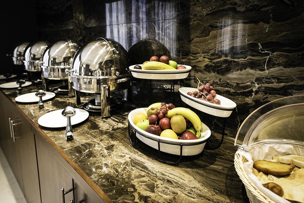 Emirates Plaza Hotel Абу-Дабі Екстер'єр фото