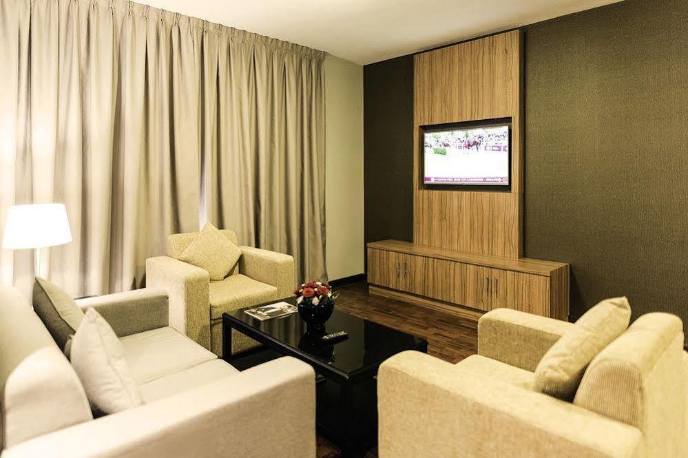 Emirates Plaza Hotel Абу-Дабі Екстер'єр фото